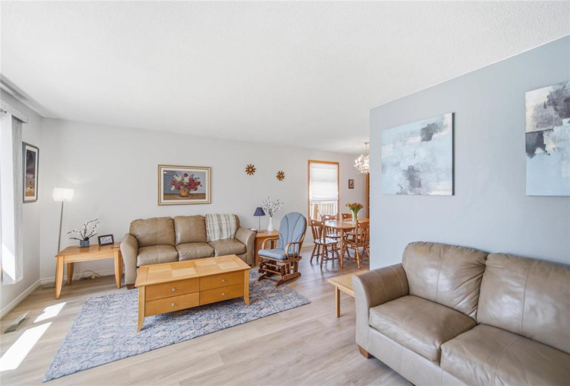 131 Ashmore, 4 Bedrooms Bedrooms, 13 Rooms Rooms,2 BathroomsBathrooms,Residential,For Sale,Ashmore