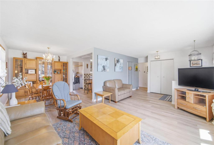 131 Ashmore, 4 Bedrooms Bedrooms, 13 Rooms Rooms,2 BathroomsBathrooms,Residential,For Sale,Ashmore