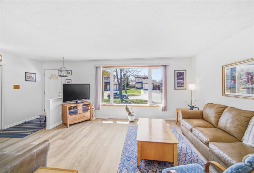 131 Ashmore, 4 Bedrooms Bedrooms, 13 Rooms Rooms,2 BathroomsBathrooms,Residential,For Sale,Ashmore