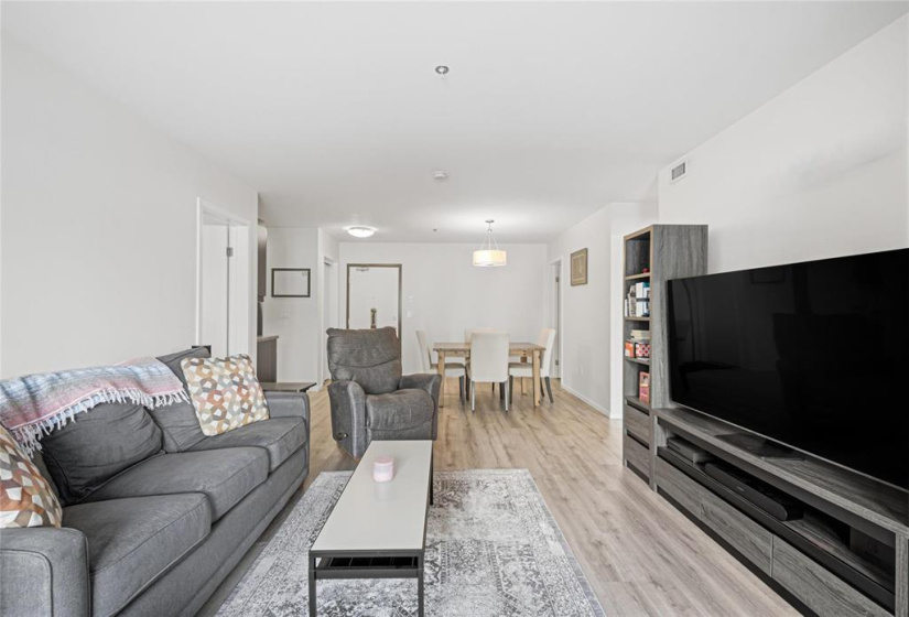 25 Bridgeland, 2 Bedrooms Bedrooms, 7 Rooms Rooms,1 BathroomBathrooms,Condominium,For Sale,Bridgeland