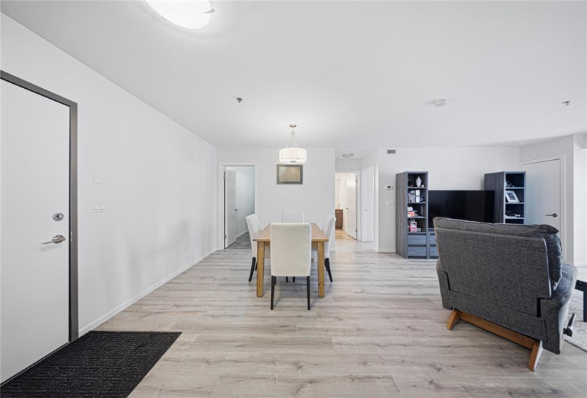 25 Bridgeland, 2 Bedrooms Bedrooms, 7 Rooms Rooms,1 BathroomBathrooms,Condominium,For Sale,Bridgeland