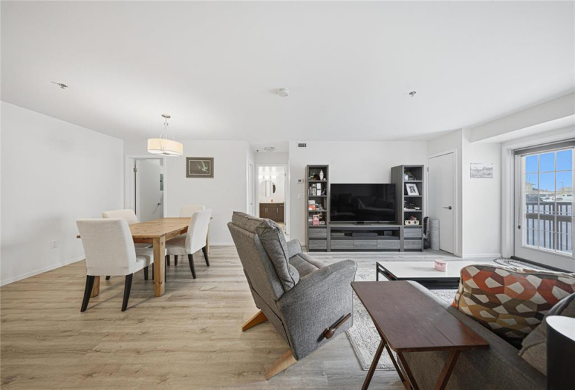 25 Bridgeland, 2 Bedrooms Bedrooms, 7 Rooms Rooms,1 BathroomBathrooms,Condominium,For Sale,Bridgeland