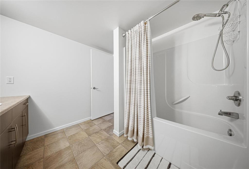 25 Bridgeland, 2 Bedrooms Bedrooms, 7 Rooms Rooms,1 BathroomBathrooms,Condominium,For Sale,Bridgeland
