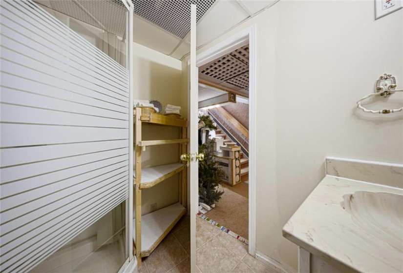 432 Stella, 2 Bedrooms Bedrooms, 10 Rooms Rooms,2 BathroomsBathrooms,Residential,For Sale,Stella