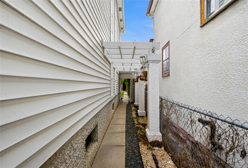 432 Stella, 2 Bedrooms Bedrooms, 10 Rooms Rooms,2 BathroomsBathrooms,Residential,For Sale,Stella