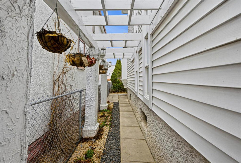 432 Stella, 2 Bedrooms Bedrooms, 10 Rooms Rooms,2 BathroomsBathrooms,Residential,For Sale,Stella