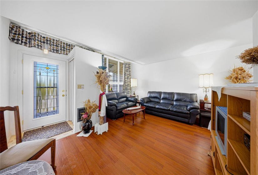 432 Stella, 2 Bedrooms Bedrooms, 10 Rooms Rooms,2 BathroomsBathrooms,Residential,For Sale,Stella