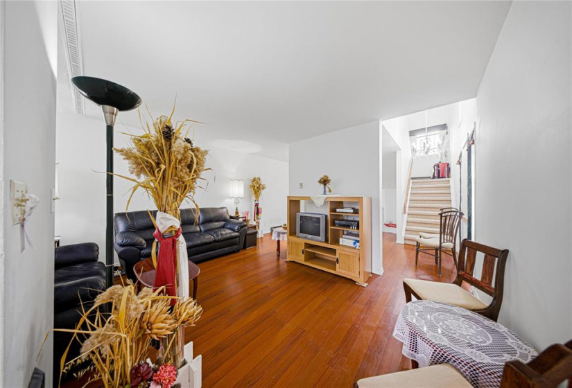 432 Stella, 2 Bedrooms Bedrooms, 10 Rooms Rooms,2 BathroomsBathrooms,Residential,For Sale,Stella