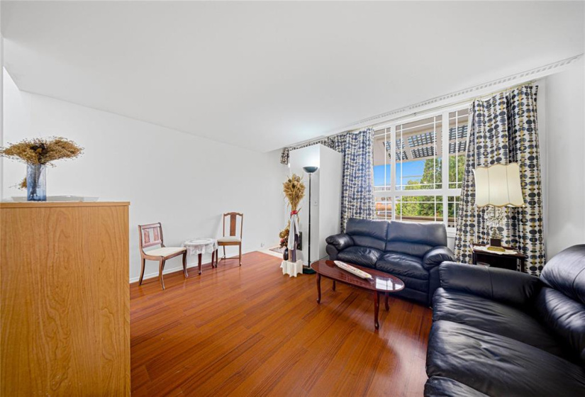 432 Stella, 2 Bedrooms Bedrooms, 10 Rooms Rooms,2 BathroomsBathrooms,Residential,For Sale,Stella