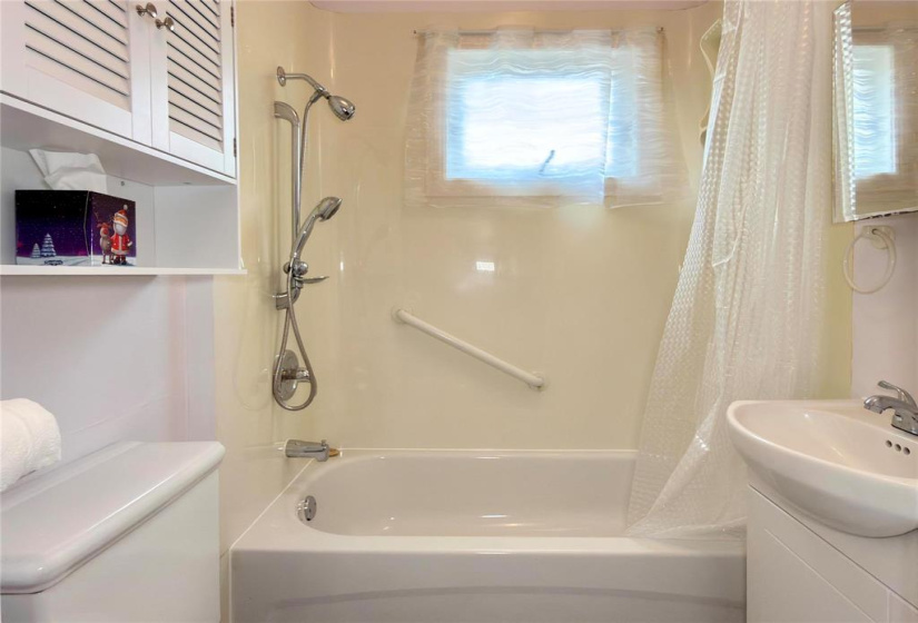 909 Pritchard, 5 Bedrooms Bedrooms, 10 Rooms Rooms,1 BathroomBathrooms,Residential,For Sale,Pritchard
