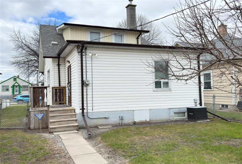 909 Pritchard, 5 Bedrooms Bedrooms, 10 Rooms Rooms,1 BathroomBathrooms,Residential,For Sale,Pritchard