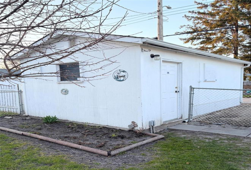 909 Pritchard, 5 Bedrooms Bedrooms, 10 Rooms Rooms,1 BathroomBathrooms,Residential,For Sale,Pritchard