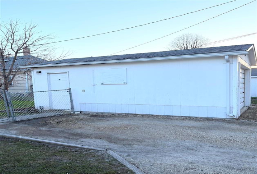 909 Pritchard, 5 Bedrooms Bedrooms, 10 Rooms Rooms,1 BathroomBathrooms,Residential,For Sale,Pritchard