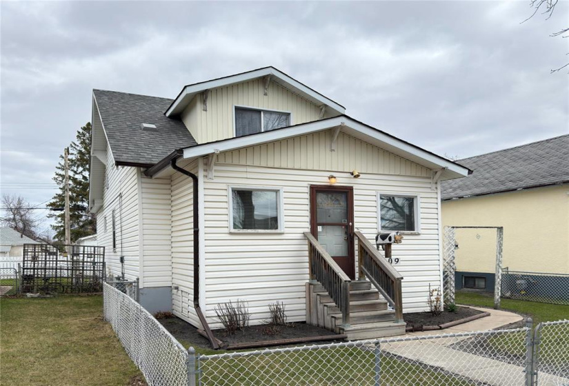 909 Pritchard, 5 Bedrooms Bedrooms, 10 Rooms Rooms,1 BathroomBathrooms,Residential,For Sale,Pritchard