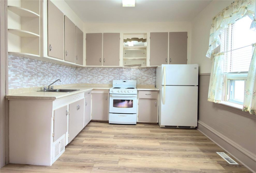 909 Pritchard, 5 Bedrooms Bedrooms, 10 Rooms Rooms,1 BathroomBathrooms,Residential,For Sale,Pritchard