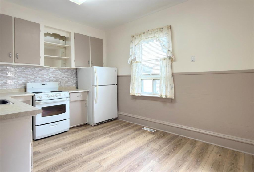 909 Pritchard, 5 Bedrooms Bedrooms, 10 Rooms Rooms,1 BathroomBathrooms,Residential,For Sale,Pritchard