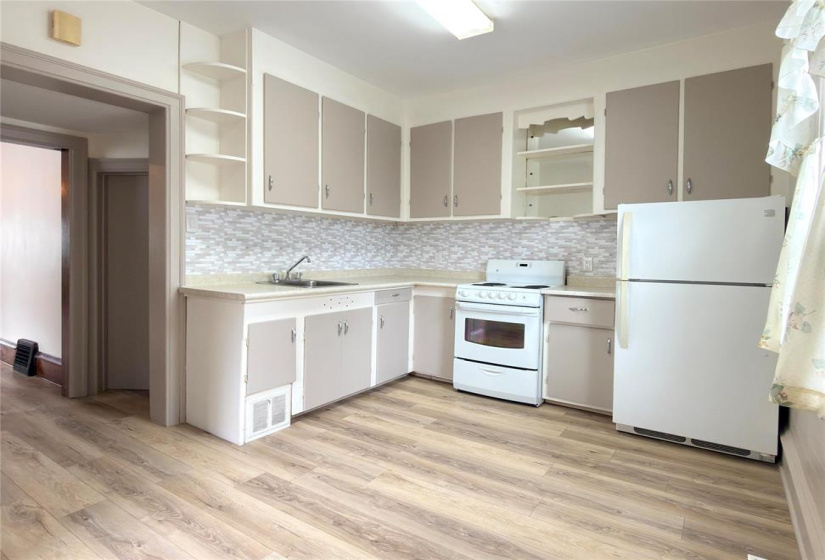 909 Pritchard, 5 Bedrooms Bedrooms, 10 Rooms Rooms,1 BathroomBathrooms,Residential,For Sale,Pritchard