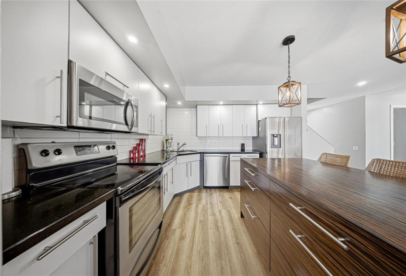 510 River, 3 Bedrooms Bedrooms, 11 Rooms Rooms,2 BathroomsBathrooms,Residential,For Sale,River