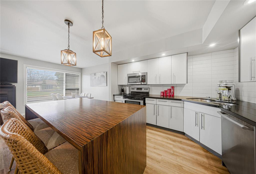 510 River, 3 Bedrooms Bedrooms, 11 Rooms Rooms,2 BathroomsBathrooms,Residential,For Sale,River