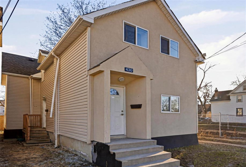 430 Bannatyne, 3 Bedrooms Bedrooms, 11 Rooms Rooms,2 BathroomsBathrooms,Residential,For Sale,Bannatyne
