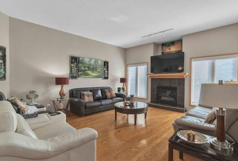 19 KINGFISHER, 4 Bedrooms Bedrooms, 12 Rooms Rooms,3 BathroomsBathrooms,Residential,For Sale,KINGFISHER