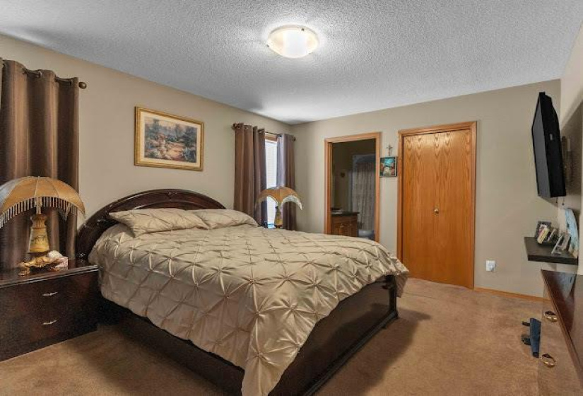 19 KINGFISHER, 4 Bedrooms Bedrooms, 12 Rooms Rooms,3 BathroomsBathrooms,Residential,For Sale,KINGFISHER