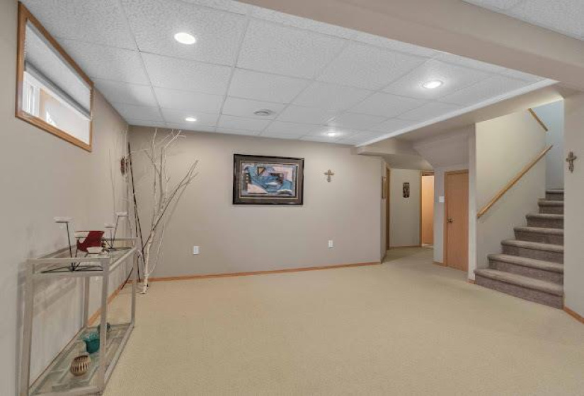 19 KINGFISHER, 4 Bedrooms Bedrooms, 12 Rooms Rooms,3 BathroomsBathrooms,Residential,For Sale,KINGFISHER