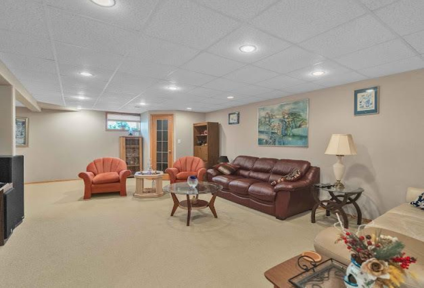 19 KINGFISHER, 4 Bedrooms Bedrooms, 12 Rooms Rooms,3 BathroomsBathrooms,Residential,For Sale,KINGFISHER