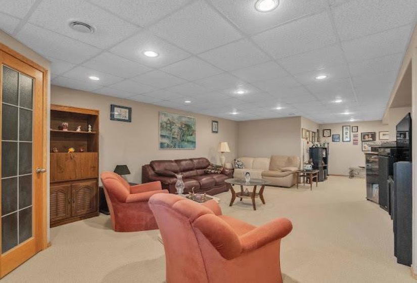 19 KINGFISHER, 4 Bedrooms Bedrooms, 12 Rooms Rooms,3 BathroomsBathrooms,Residential,For Sale,KINGFISHER