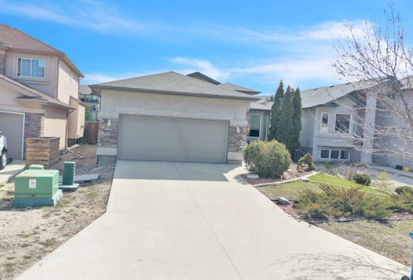 19 KINGFISHER, 4 Bedrooms Bedrooms, 12 Rooms Rooms,3 BathroomsBathrooms,Residential,For Sale,KINGFISHER