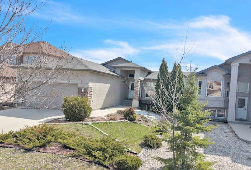 19 KINGFISHER, 4 Bedrooms Bedrooms, 12 Rooms Rooms,3 BathroomsBathrooms,Residential,For Sale,KINGFISHER