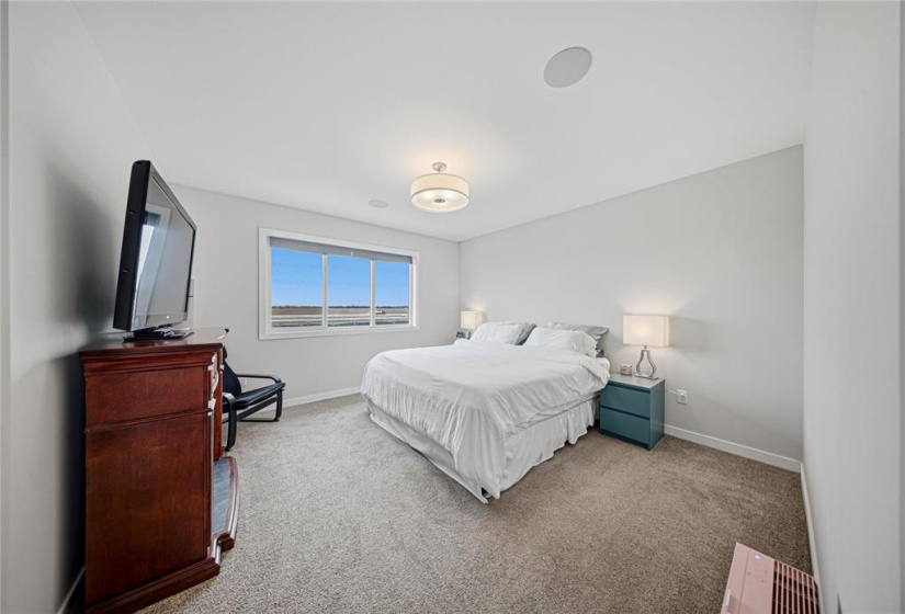 135 Kingsclear, 4 Bedrooms Bedrooms, 13 Rooms Rooms,2 BathroomsBathrooms,Residential,For Sale,Kingsclear