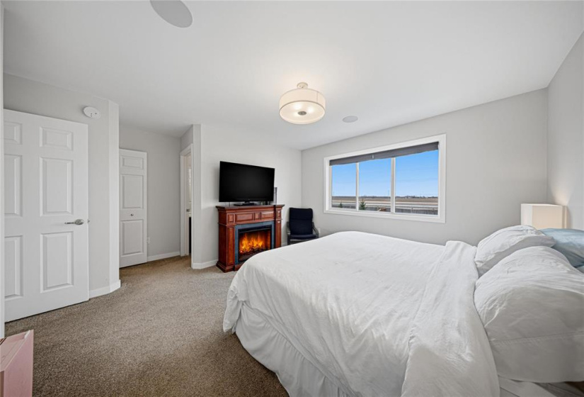 135 Kingsclear, 4 Bedrooms Bedrooms, 13 Rooms Rooms,2 BathroomsBathrooms,Residential,For Sale,Kingsclear