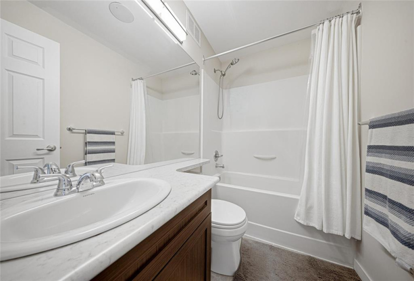 135 Kingsclear, 4 Bedrooms Bedrooms, 13 Rooms Rooms,2 BathroomsBathrooms,Residential,For Sale,Kingsclear