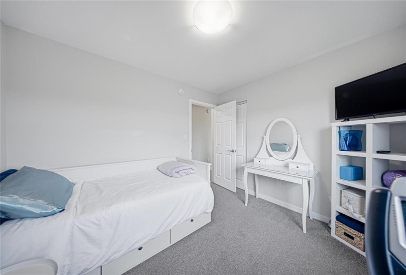 135 Kingsclear, 4 Bedrooms Bedrooms, 13 Rooms Rooms,2 BathroomsBathrooms,Residential,For Sale,Kingsclear