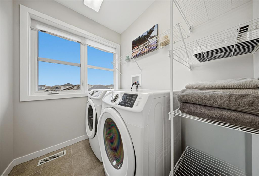 135 Kingsclear, 4 Bedrooms Bedrooms, 13 Rooms Rooms,2 BathroomsBathrooms,Residential,For Sale,Kingsclear