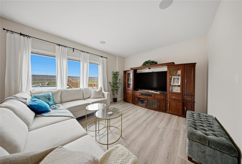 135 Kingsclear, 4 Bedrooms Bedrooms, 13 Rooms Rooms,2 BathroomsBathrooms,Residential,For Sale,Kingsclear