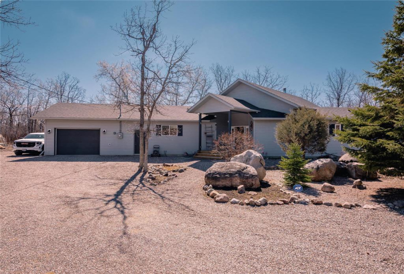 14 MARY GLEN, 3 Bedrooms Bedrooms, 8 Rooms Rooms,2 BathroomsBathrooms,Residential,For Sale,MARY GLEN