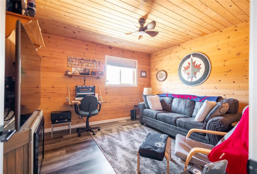 14 MARY GLEN, 3 Bedrooms Bedrooms, 8 Rooms Rooms,2 BathroomsBathrooms,Residential,For Sale,MARY GLEN