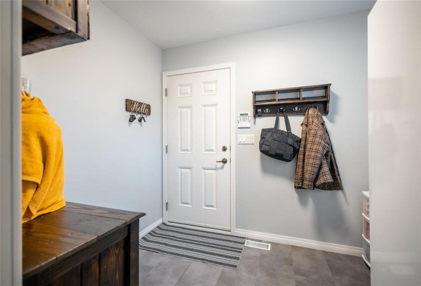 14 MARY GLEN, 3 Bedrooms Bedrooms, 8 Rooms Rooms,2 BathroomsBathrooms,Residential,For Sale,MARY GLEN