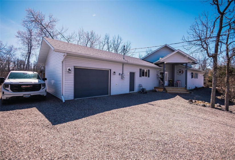 14 MARY GLEN, 3 Bedrooms Bedrooms, 8 Rooms Rooms,2 BathroomsBathrooms,Residential,For Sale,MARY GLEN