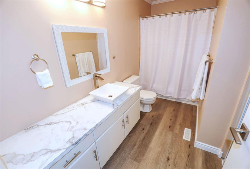 667 St Anne's, 2 Bedrooms Bedrooms, 7 Rooms Rooms,1 BathroomBathrooms,Condominium,For Sale,St Anne's