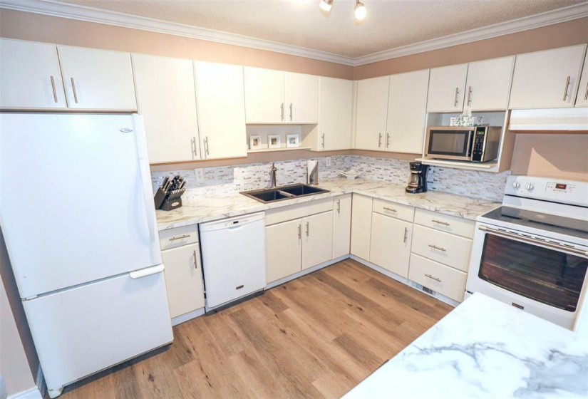 667 St Anne's, 2 Bedrooms Bedrooms, 7 Rooms Rooms,1 BathroomBathrooms,Condominium,For Sale,St Anne's