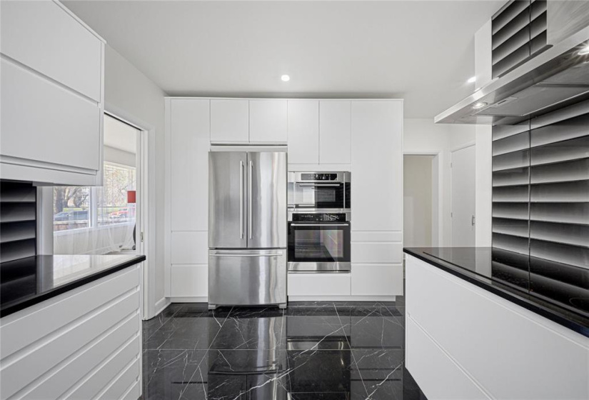 528 Lanark, 4 Bedrooms Bedrooms, 13 Rooms Rooms,2 BathroomsBathrooms,Residential,For Sale,Lanark