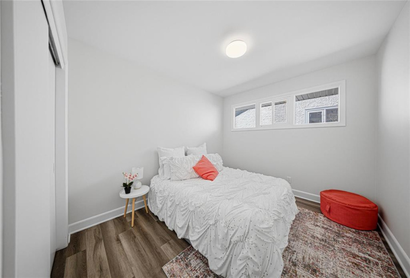 528 Lanark, 4 Bedrooms Bedrooms, 13 Rooms Rooms,2 BathroomsBathrooms,Residential,For Sale,Lanark