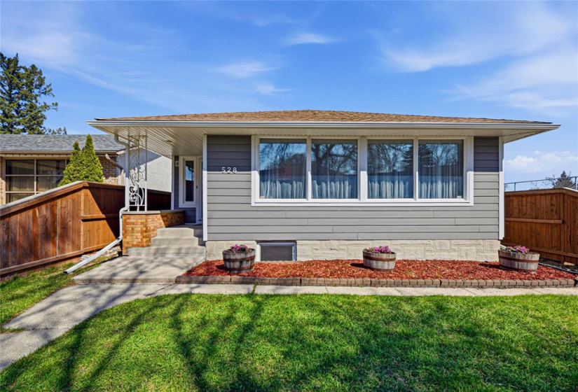 528 Lanark, 4 Bedrooms Bedrooms, 13 Rooms Rooms,2 BathroomsBathrooms,Residential,For Sale,Lanark