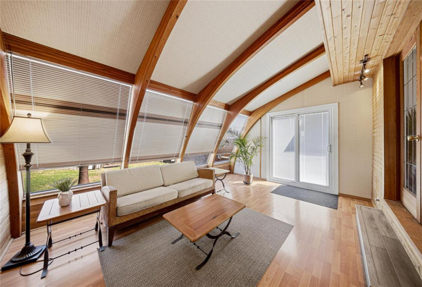 528 Lanark, 4 Bedrooms Bedrooms, 13 Rooms Rooms,2 BathroomsBathrooms,Residential,For Sale,Lanark
