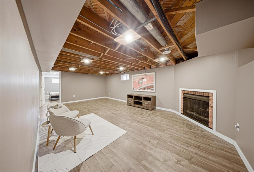 528 Lanark, 4 Bedrooms Bedrooms, 13 Rooms Rooms,2 BathroomsBathrooms,Residential,For Sale,Lanark