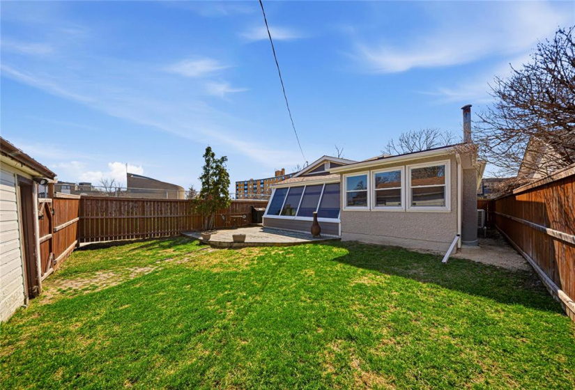 528 Lanark, 4 Bedrooms Bedrooms, 13 Rooms Rooms,2 BathroomsBathrooms,Residential,For Sale,Lanark