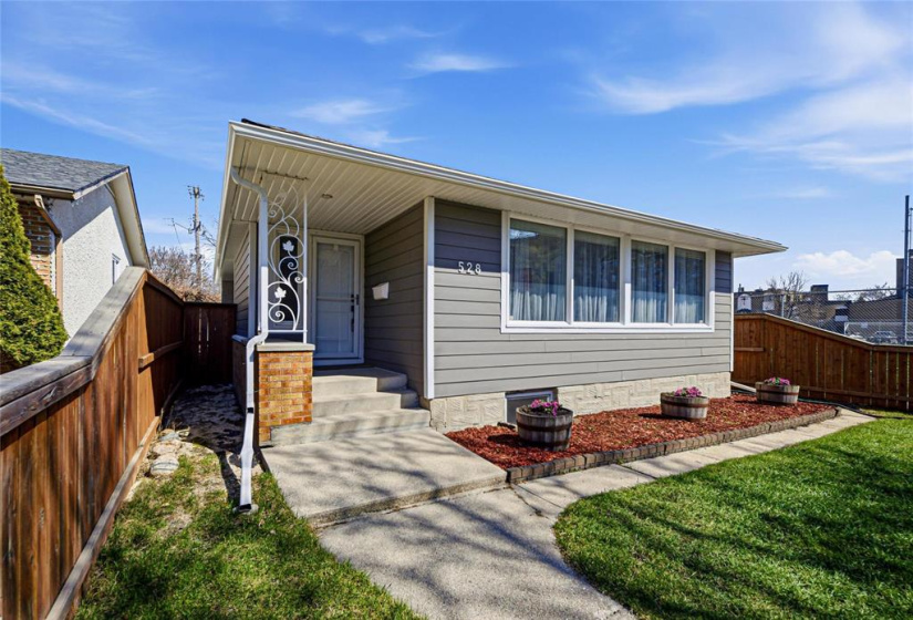 528 Lanark, 4 Bedrooms Bedrooms, 13 Rooms Rooms,2 BathroomsBathrooms,Residential,For Sale,Lanark